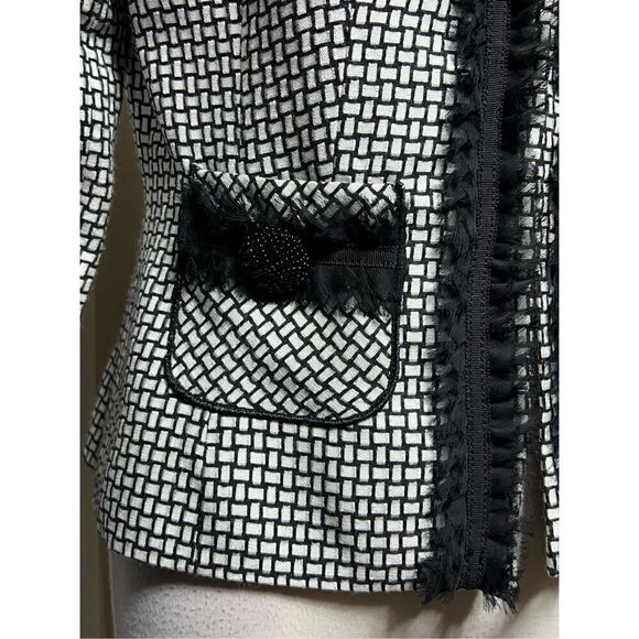 White House Black Market .3/4 Sleeve Tulle Embellished Jacket Size 4 - Picture 4 of 6